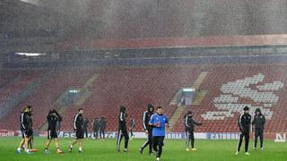 Real Madrid entrenó bajo intensa lluvia en el estadio Anfield