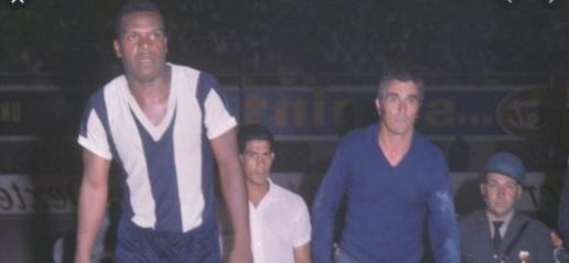 La gente que acudió al Estadio Nacional en aquella oportunidad quedó maravillada con el gran partido que presenció. (Foto: AP)