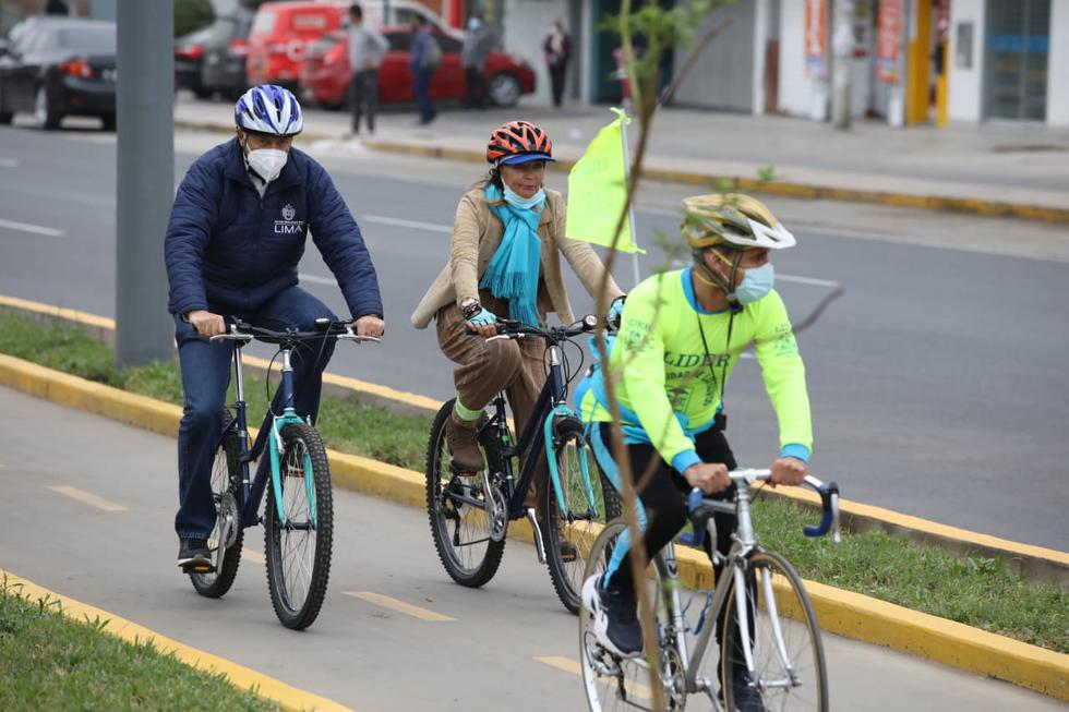La Municipalidad de Lima entregó este jueves una nueva ciclovía en la avenida Carlos Izaguirre, la cual unirá los distritos de Los Olivos, Independencia y San Martín de Porres. La obra busca promover el uso de la bicicleta como medio de transporte urbano sostenible. (Fotos: Britanie Arroyo / @photo.gec)