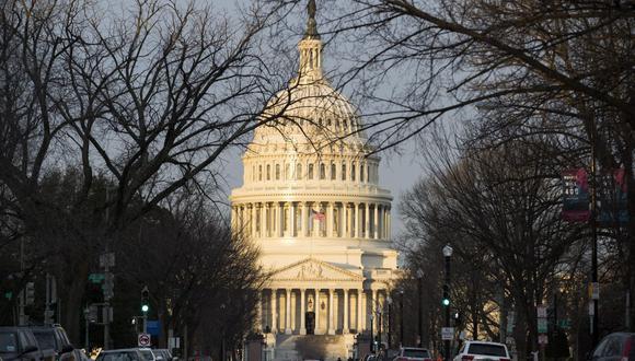 Vista del Capitolio en la madrugada en Washington D.C., Estados Unidos. (EFE/Shawn Thew).