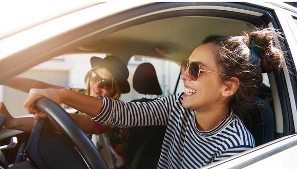 Estar bien sentado e hidratado y evitar energizantes: por qué son claves para evitar fatigas al conducir. (Foto: Shutterstock)