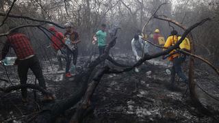 Evo Morales acepta ayuda internacional para apagar incendios y suspende campaña