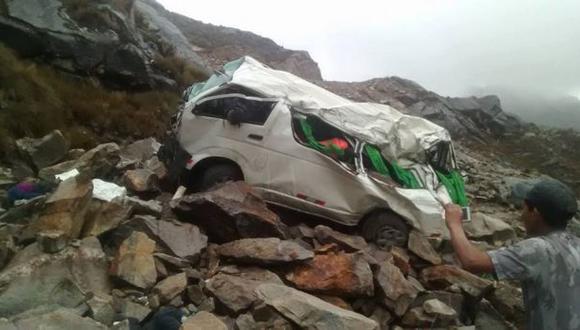 En el accidente ocurrido en la carretera Chacas-Carhuaz fallecieron siete personas y dos quedaron gravemente heridas (Foto: Visi&oacute;n Informativa).