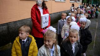 Rusia supera el millón de casos de coronavirus mientras los escolares regresan a sus clases presenciales