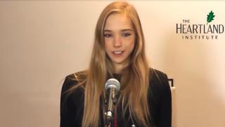 Quién es Naomi Seibt, la adolescente “anti-Greta” que cobra por cuestionar el cambio climático
