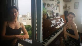 Daria Semenova, la joven rusa que canta y toca todas las noches de cuarentena para sus vecinos de Barranco