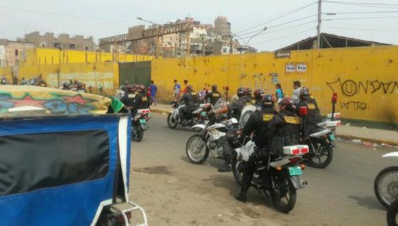 Policías llegan a La Parada: comerciantes cerraron mercado
