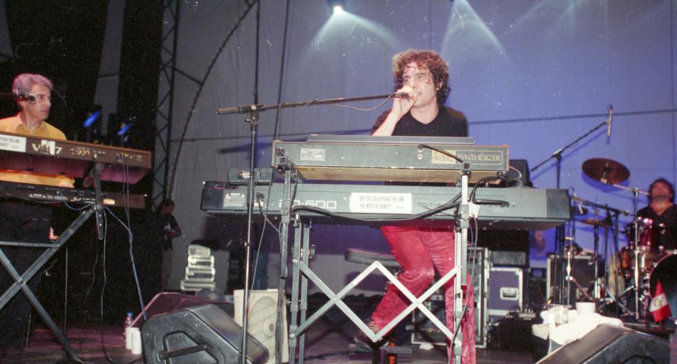 El 18 de febrero de 1998, Andrés Calamaro se presentó en el Muelle Uno, en la Costa Verde. (Foto: Inés Menacho/GEC)