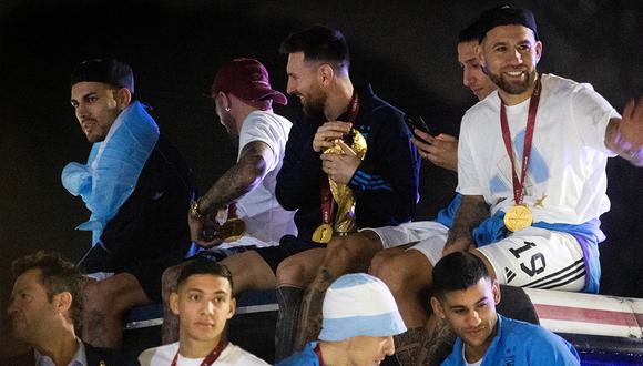 Cable de alta tensión casi tira del bus a Messi y compañía en medio de las  celebraciones | Celebración argentina campeón del mundo | rmmd dtbn video |  MUNDIAL | EL COMERCIO PERÚ