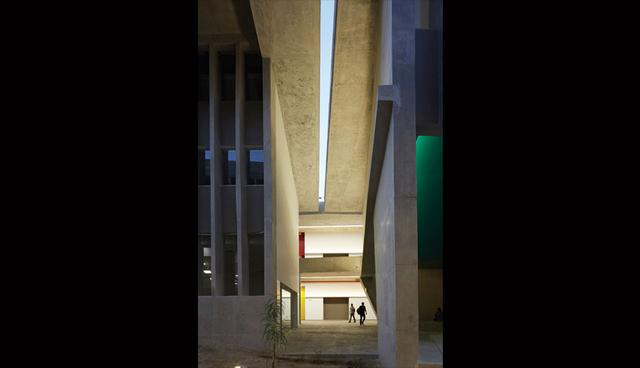 “Pensamos que la configuración de “pabellón” no responde más a los nuevos paisajes educativos, por lo que una nueva aproximación al programa era necesaria”. (Foto: Barclay & Crousse)