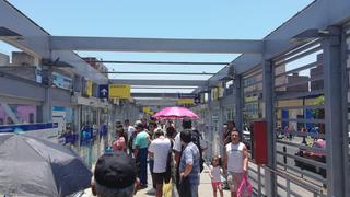 Metropolitano: la calurosa espera de los usuarios en las estaciones sin sombra [FOTOS]
