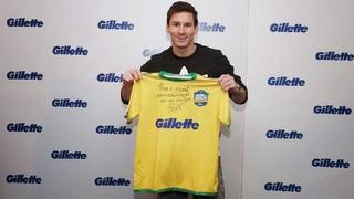 Messi recibió camiseta brasileña autografiada de parte de Pelé
