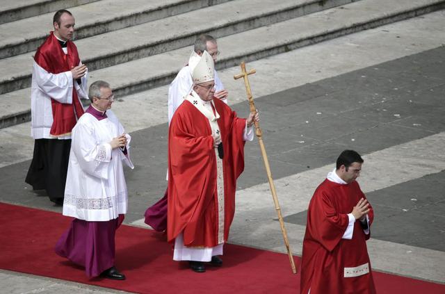 El Papa pide por los refugiados en la misa del Domingo de Ramos - 11