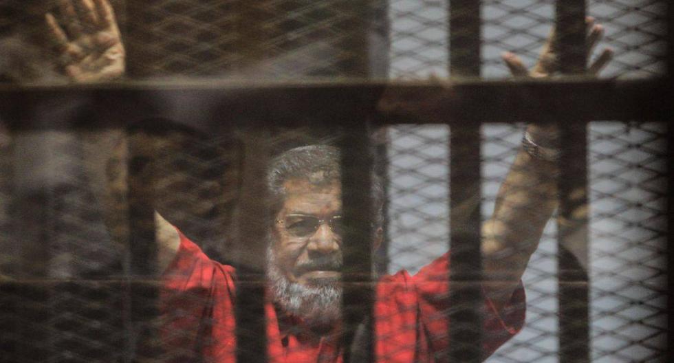 El ex presidente de Egipto falleció este lunes durante una sesión de un juicio contra él por espionaje. (Foto: EFE)