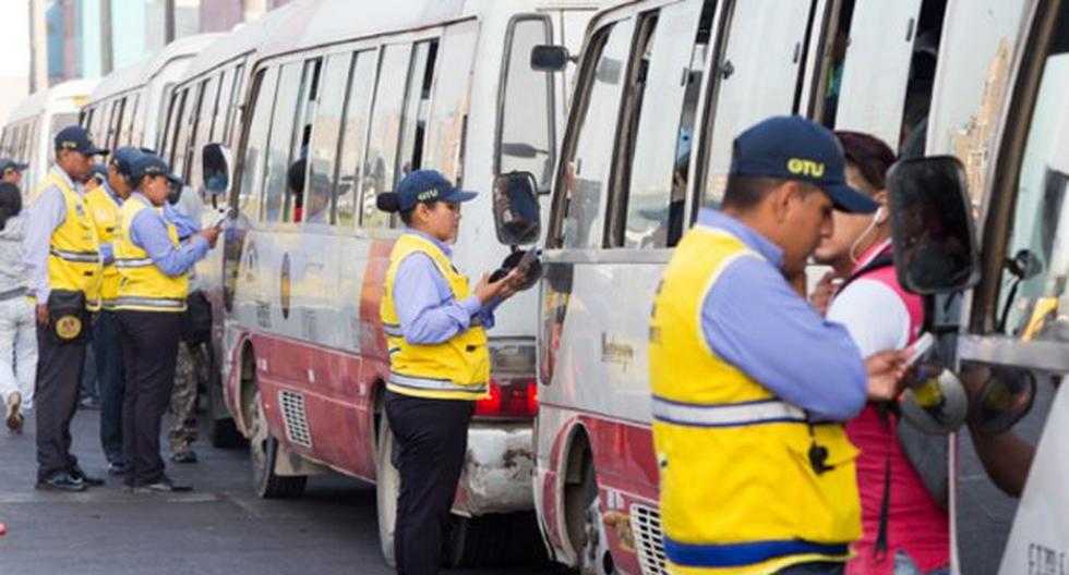 Se intervino una cúster del “Chosicano,” al comprobar que seguía transportando pasajeros por la referida vía, pese a estar suspendida. (Foto: Andina)