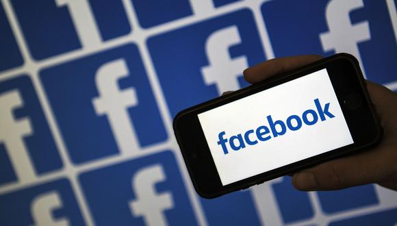 Facebook anunció en un comunicado que dará prioridad a los artículos respaldados, basados en información de primera mano y escritos por periodistas identificados. (Foto: LOIC VENANCE / AFP).