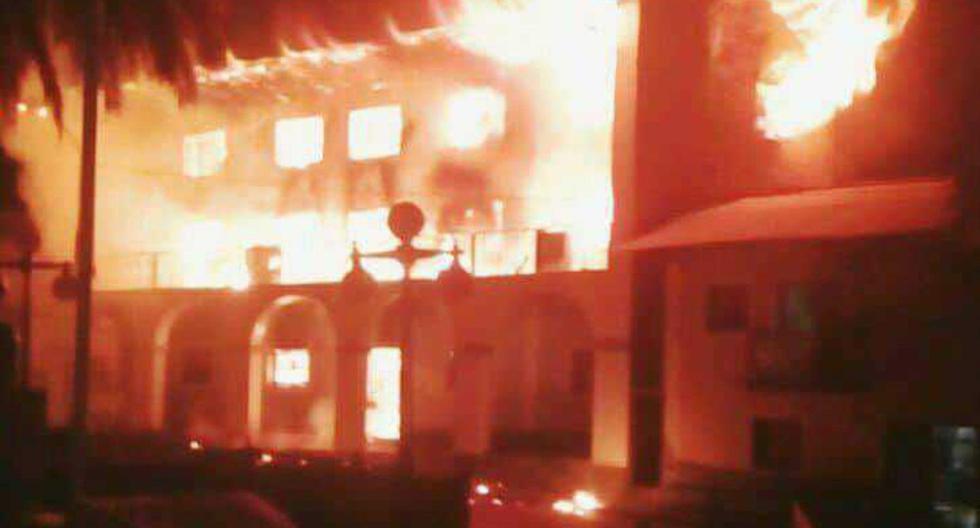 Fue consumida por un gran incendio que se produjo cerca de las 19:00 horas en la primera cuadra de la calle Los Cedros, distrito de Víctor Larco, Trujillo. (Foto: Andina)