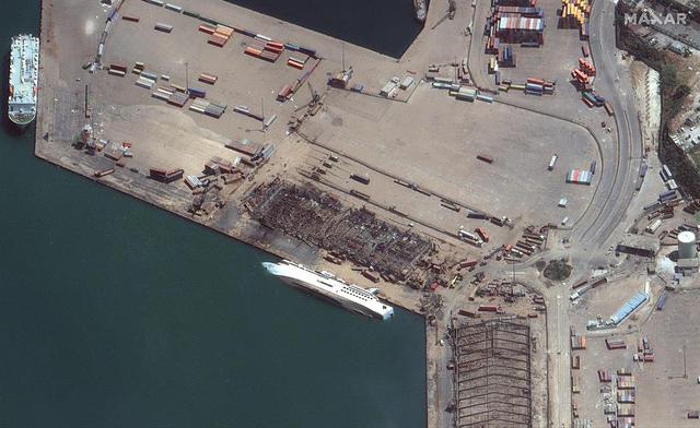 Una vista general muestra el actual estado del puerto de Beirut luego de una explosión nunca antes vista en la ciudad. (EFE)
