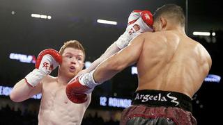 Canelo Álvarez venció por nocaut a Khan y retuvo el título CMB