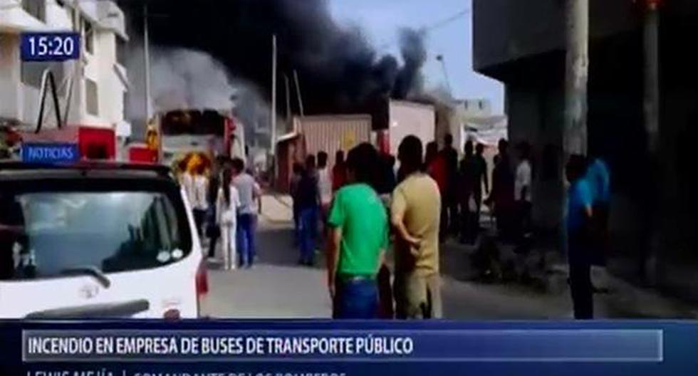 Incendio fue reportado esta tarde en el distrito de San Martín de Porres. (Canal N)