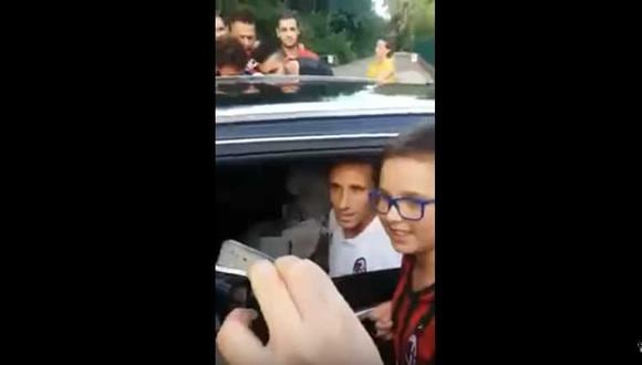 Lucas Biglia, jugador argentino que reforzó recientemente al AC Milan, quiso retribuir el cariño otorgado por los hinchas 'Rossoneros'  pero utilizó la arenga equivocada. (Foto: Captura)