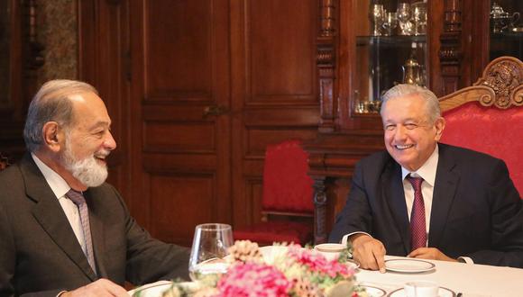 El presidente de México, Andrés Manuel López Obrador, y el hombre más rico del país, el empresario Carlos Slim, durante una reunión que sostuvieron en el Palacio Nacional de Ciudad de México este lunes. (Foto: Presidencia de México vía EFE)