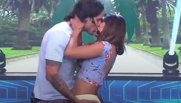 Nadia Collantes besó apasionadamente a Gino Assereto para ganar un reto de actuación en ‘Esto es Guerra’. (Foto: Captura)