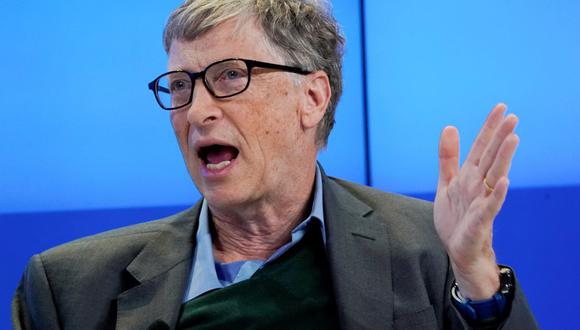 Bill Gates, Copresidente de la Fundación Bill y Melinda Gates, hace gestos mientras habla durante la reunión anual del Foro Económico Mundial (WEF) en Davos, Suiza, el 25 de enero de 2018. (REUTERS/Denis Balibouse).