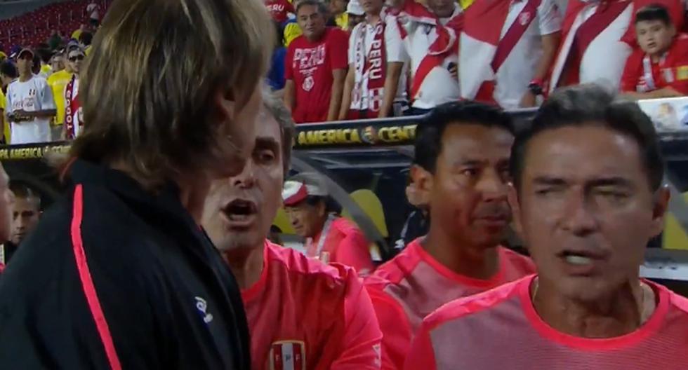 Ricardo Gareca y algunos hinchas de la Selección Peruana tuvieron un \'encontrón\'. (Foto: Captura Univisión)