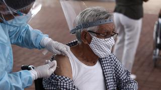Vacunación contra el COVID-19: Essalud ha vacunado a más de 40 mil adultos mayores