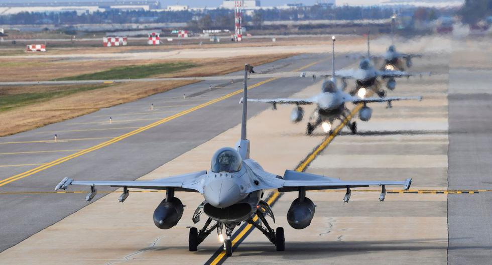 Esta foto del 31 de octubre de 2022 muestra aviones de combate KF-16 de la Fuerza Aérea de Corea del Sur durante ejercicios conjuntos con Estados Unidos. (AFP).