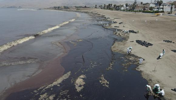 El derrame de petróleo en el mar de Ventanilla, ocurrido el pasado 15 de enero, es considerado el peor desastre ecológico en la historia reciente del Perú. |   Fotos: Jorge Cerdan / @photo.gec