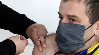 Argentina, con más de 83.000 muertos por coronavirus, pone su esperanza en las vacunas