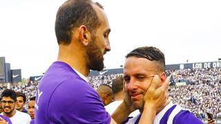 Pablo Lavandeira lloró de emoción y recibió un fraterno abrazo de Hernán Barcos | FOTO