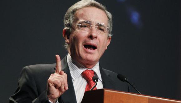 Álvaro Uribe negó vínculos con paramilitares en su gobierno