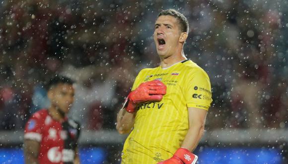 Hace solo tres años nadie imaginaba que Jorge Pinos tocaría la gloria en la Copa Sudamericana. Solo él y su familia jamás perdieron la fe. (Foto: REUTERS).