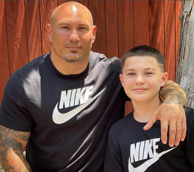 El boxeador junto a su padre, quien lo apoya en su entrenamiento (Foto: Javon Walton / Instagram)
