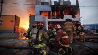 Vacunación contra el COVID-19: los bomberos siguen esperando ser priorizados