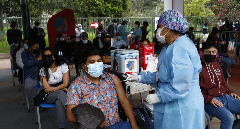 Más de 3.2 millones de peruanos mayores de 30 años no están vacunados. El 36% de esta cifra corresponde a personas entre 30 y 40 años que conforman la PEA (Foto: GEC/ Eduardo Cavero)