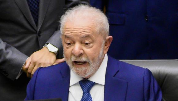 El nuevo presidente de Brasil, Luiz Inacio Lula da Silva, reacciona después de prestar juramento en el Congreso Nacional, en Brasilia, Brasil.