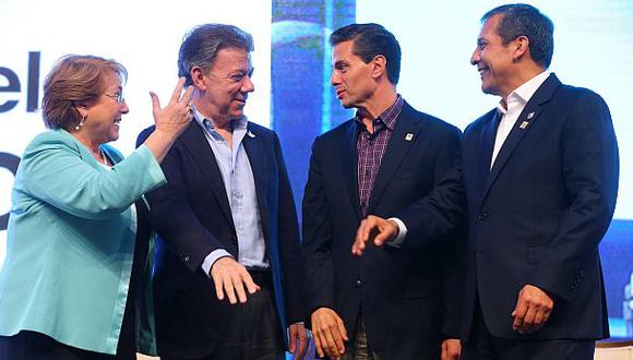Adelantan inicio de cumbre por retorno de Santos a Colombia