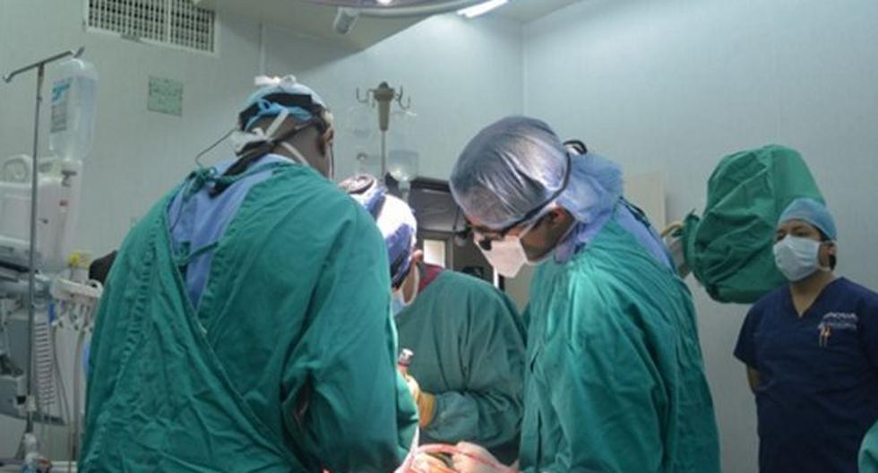 Por primera vez el Hospital Nacional Dos de Mayo, del Minsa, colocó un marcapaso endocárdico bicameral, modelo que se utiliza en adultos, a un niño de 5 años. (Foto: Andina)