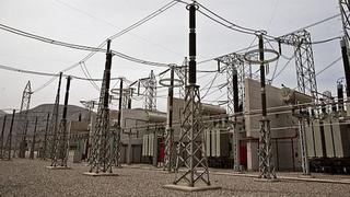 Osinergmin limita efecto del dólar en precio de la eléctricidad