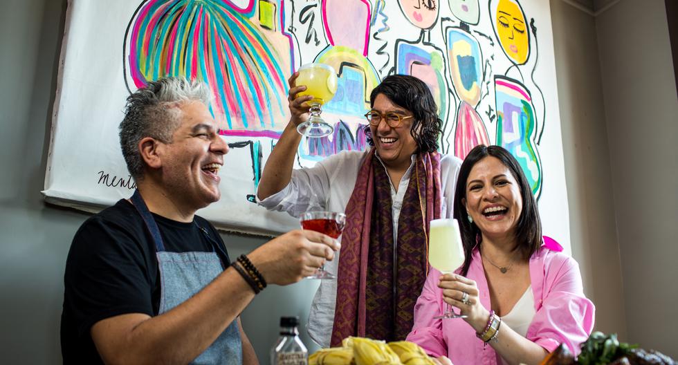 El cocinero José del Castillo, el cantante Carlos Cruzalegui y la artista Menta Days  inaugurando “Las tapadas de Isolina”. (Foto:Victor Idrogo / Icónica)