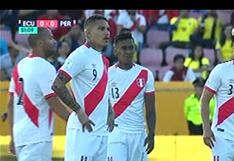Perú vs Ecuador: Guerrero sorprende con esta jugada y Renato Tapia no la mete de milagro