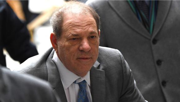 Un juez federal dictaminó que el productor de cine Harvey Weinstein sea trasladado durante las dos primeras semanas de julio a California. (Foto: AFP)