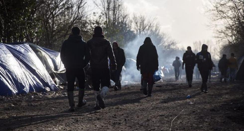 El campo de refugiados de Calais, que alberga a entre 4 y 7 mil refugiados, será demolido. (Foto: EFE)