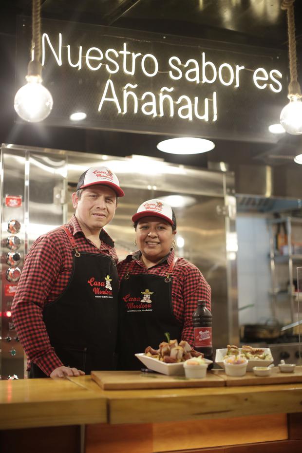 Julio Mendoza and Pilar Ronquillo, owners of Casa Mendoza.  They were born in Cajamarca and their first restaurant is in Los Alisos, Comas. 