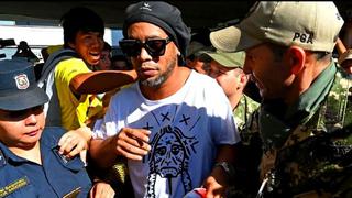 Ronaldinho es acusado de realizar fiestas hasta altas horas de la noche a pesar de estar en arresto domiciliario