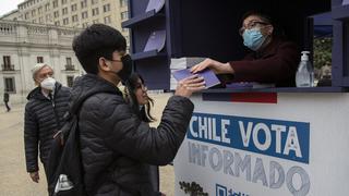 La sombra del fraude: la desinformación que busca opacar el plebiscito de Chile